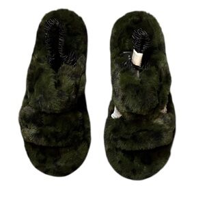 Array Plush Faux Fur Slipper Sandals Cargo Green Tassel Cozy Slides Size 8 NIB